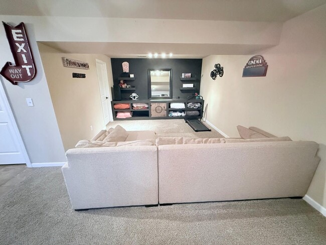 Building Photo - 806 Hawks Cir Dr