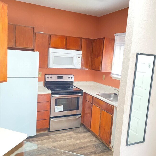 Building Photo - 7901 Cambridge St