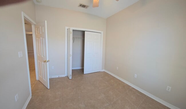 Building Photo - 204 Ann Cir