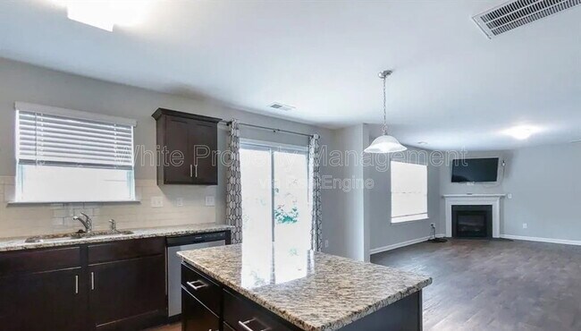 Building Photo - 1525 Lilly Springs Pl