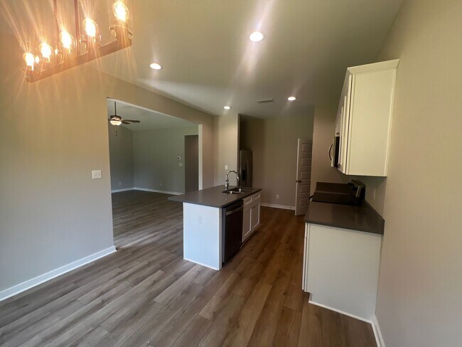 Building Photo - Home for Rent in Bay Minette, AL!! Availab...