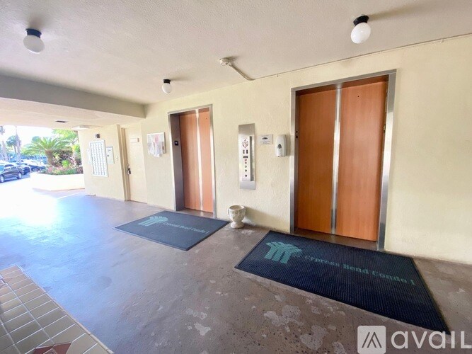 Building Photo - 2311 S Cypress Bend Dr