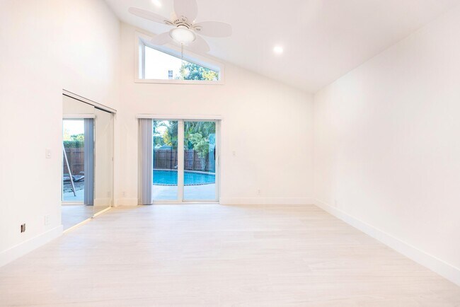 Building Photo - 7860 Stanway Pl