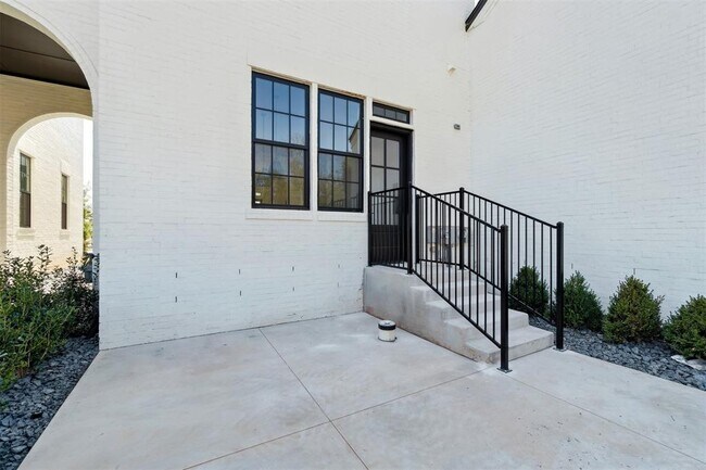 Building Photo - 18821 Selah Wy