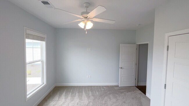 Building Photo - 4/2 fairly new & updated home!