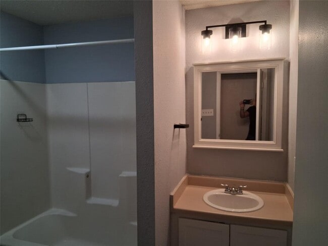 Building Photo - 2807 W Slaughter Ln