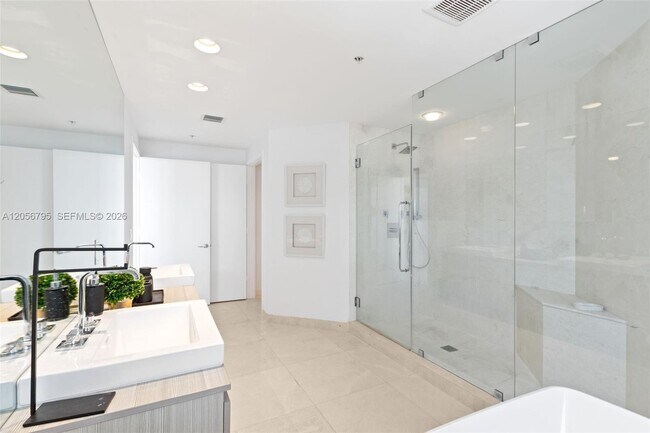 Building Photo - 17111 Biscayne Blvd