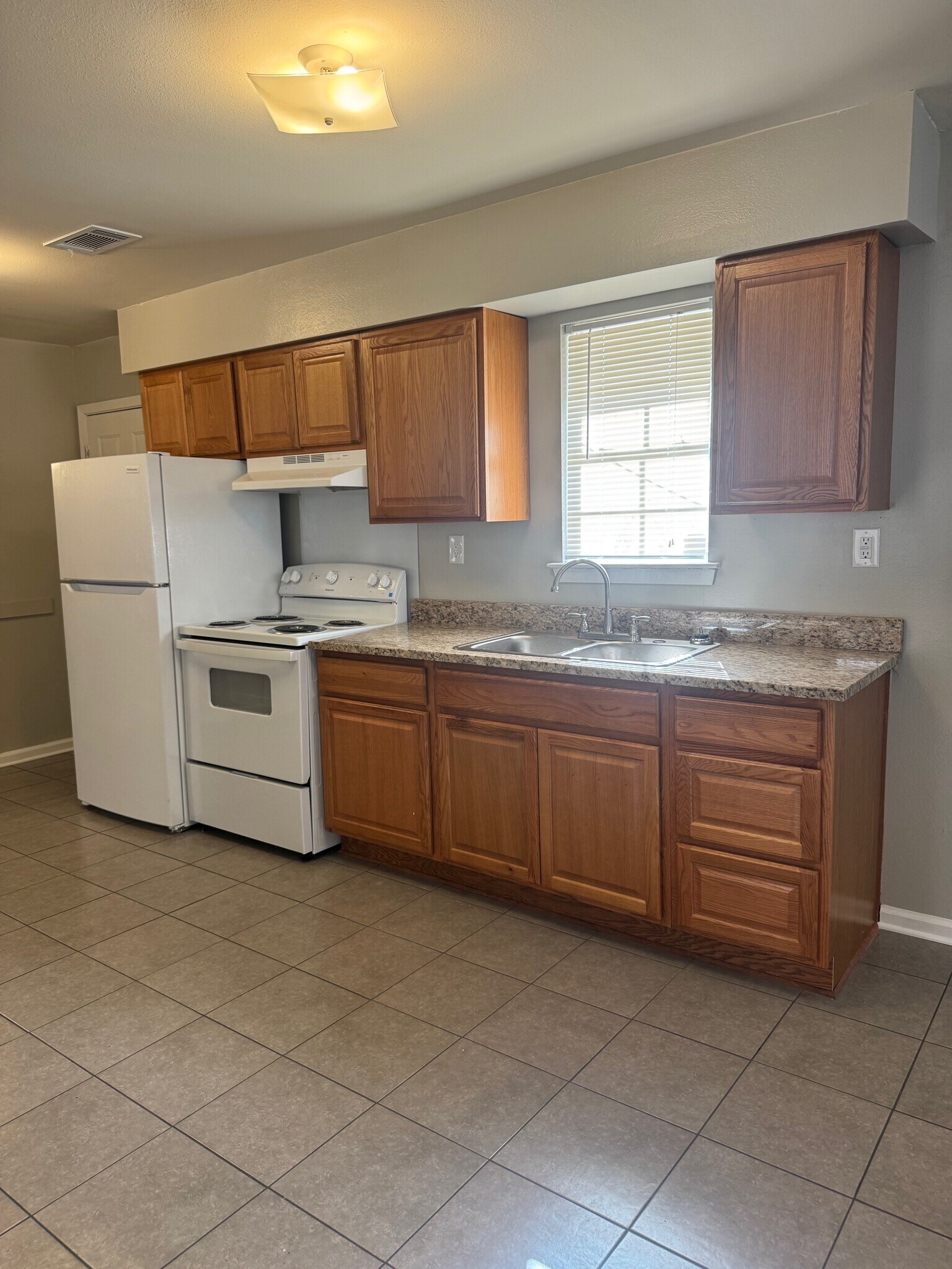 Building Photo - 2725 Huey P Long Ave