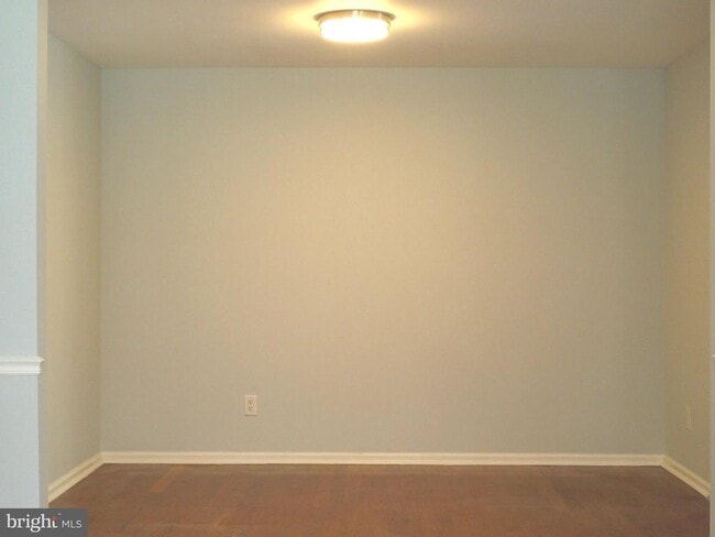 Building Photo - 2701 Saxony Dr