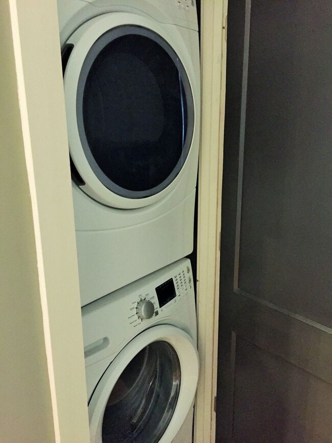 Building Photo - 6329-6331 Bartlett