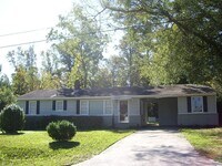 Building Photo - 3 Bedroom Home