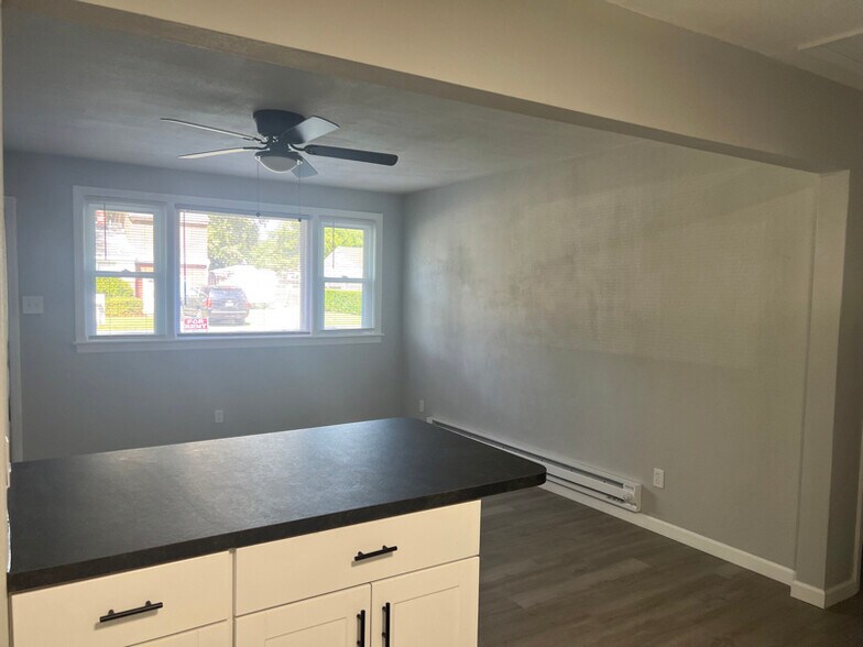 Building Photo - 1422 Willow Ave