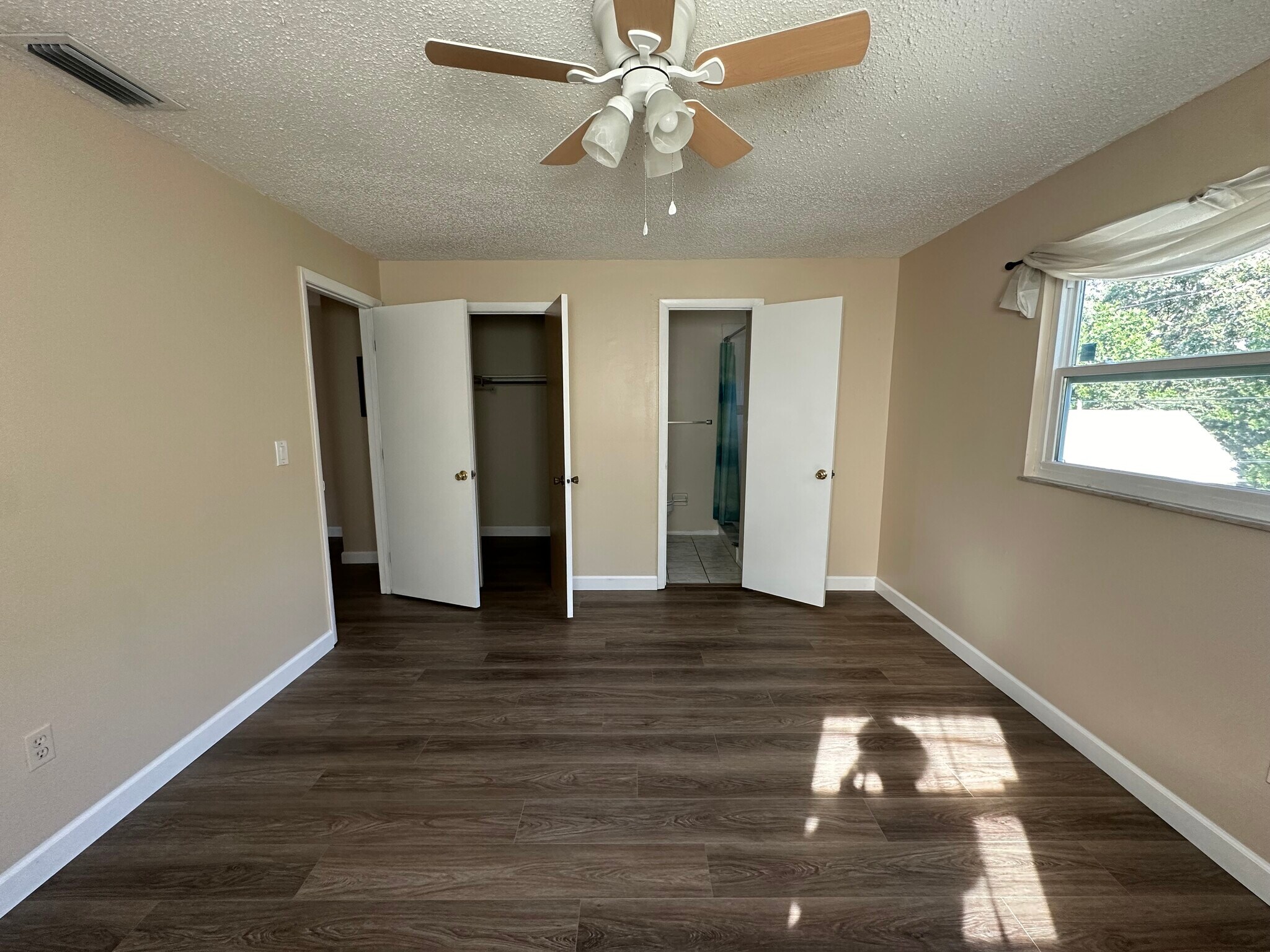 Building Photo - 2163 Alicia Dr