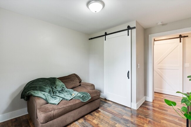 Building Photo - Updated Bungalow Close to Downtown