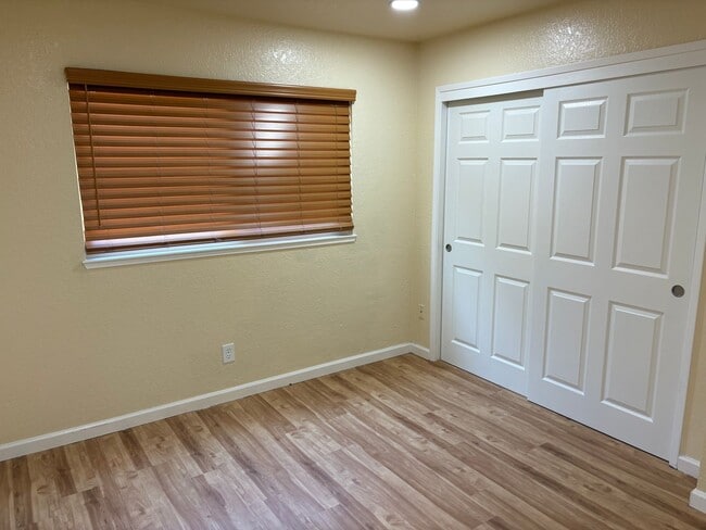 Building Photo - Comfortable place to call home