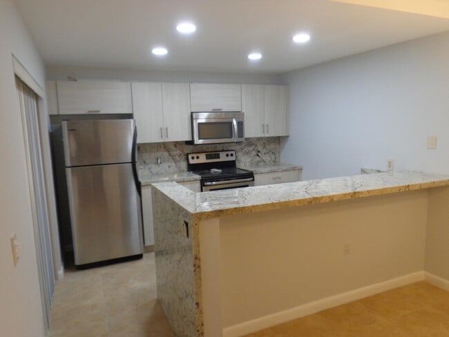 Building Photo - 1321 13th Way