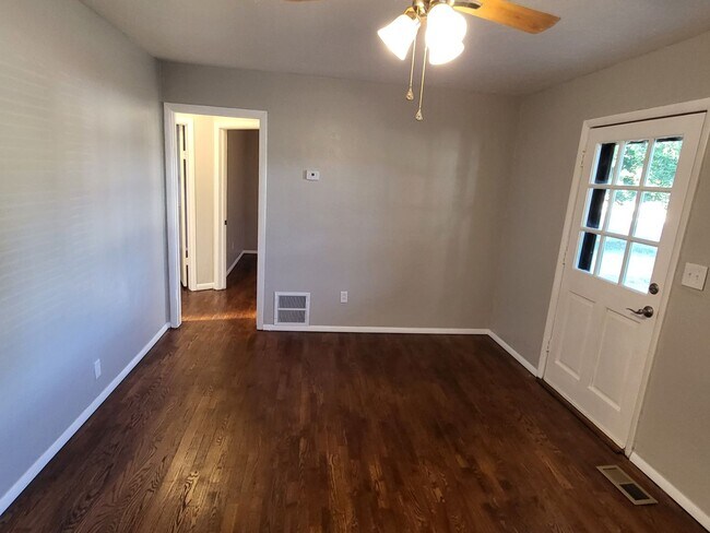 Building Photo - Beautiful 3 bedroom house with granite countertops and central heat and air