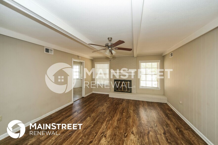 Building Photo - 3084 Kemper Dr