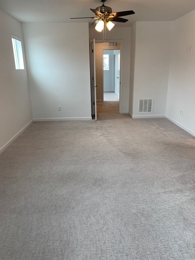 Building Photo - Beautiful Townhome In Monument With Two Ma...