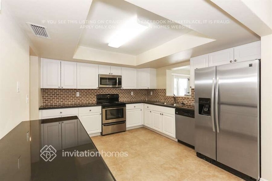 Building Photo - 10320 NW 18th Pl