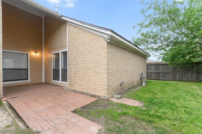 Building Photo - 21302 Park Bend Dr