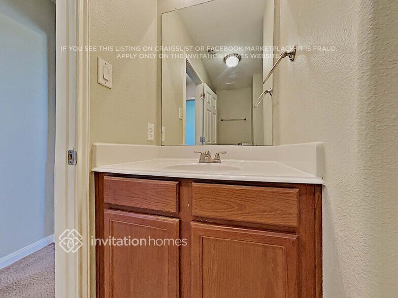 Building Photo - 741 Lazy Crest Dr