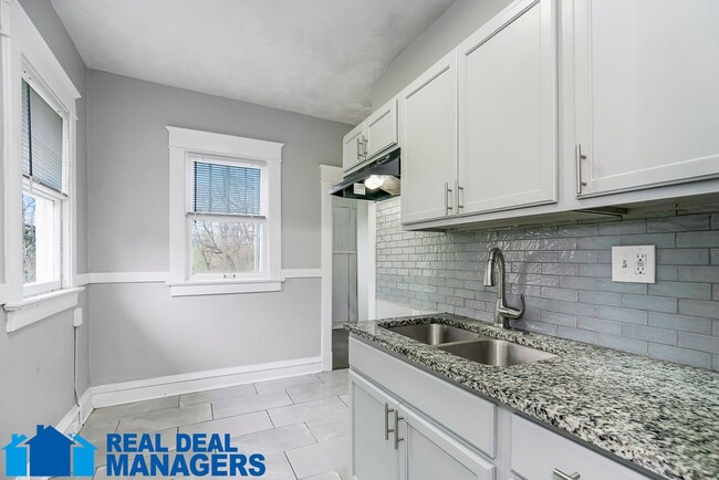 Building Photo - Charming 3-Bedroom Home with Large Master ...