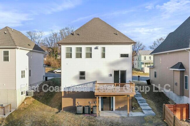 Building Photo - 530 N 3rd St