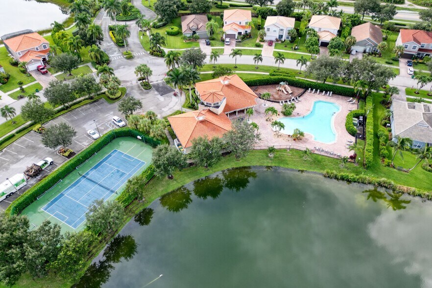 Building Photo - 2921 Inlet Cove Ln E