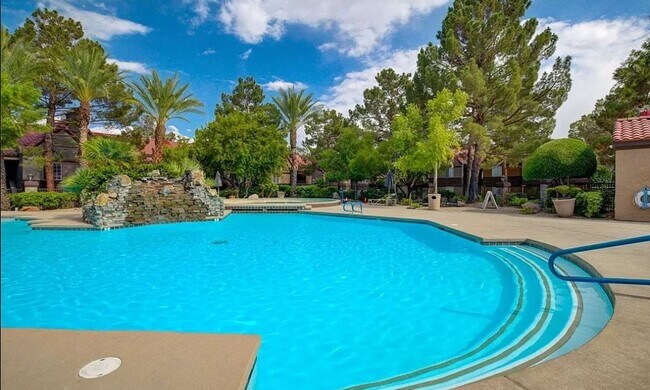 Building Photo - RESORT STYLE LIVING!