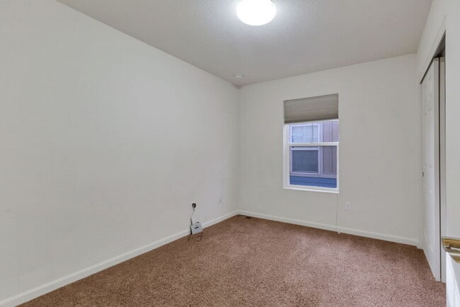 Building Photo - 1577 Chase St