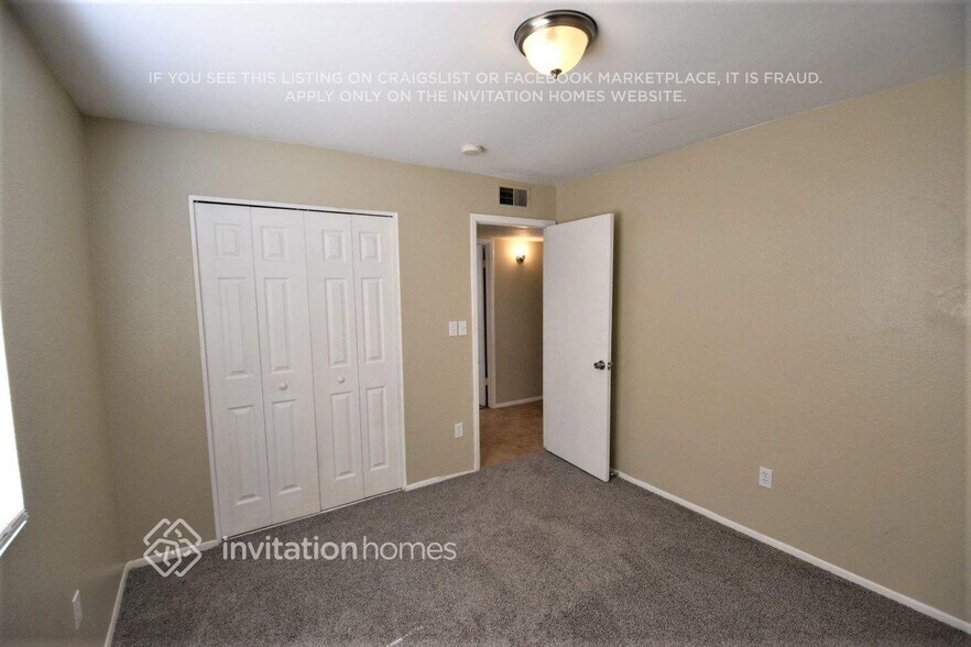 Building Photo - 5620 S La Rosa Dr