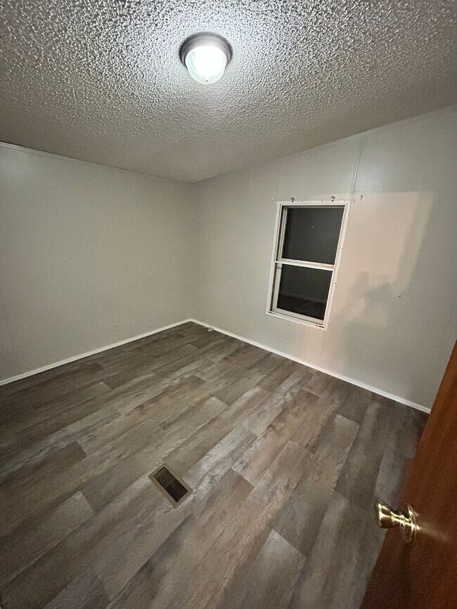 Building Photo - *****AVAILABLE NOW*****