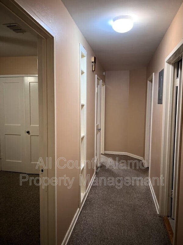 Building Photo - 301 Aero Ave