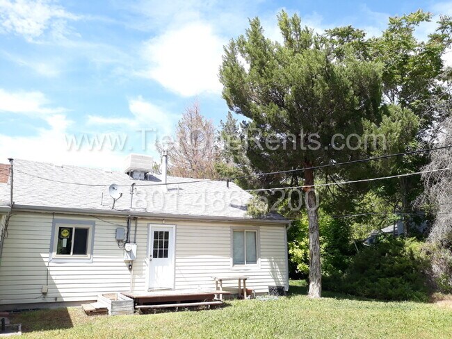 Building Photo - NO DEPOSIT option available for qualified ...
