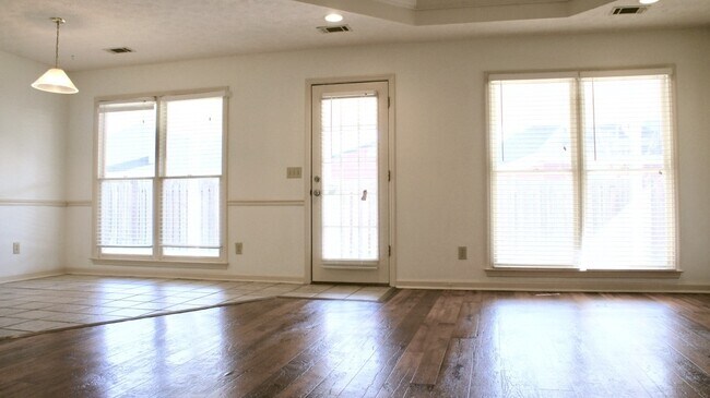 Building Photo - 3304 Chariot Ct