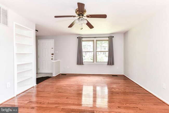 Building Photo - 261 Gundry Dr