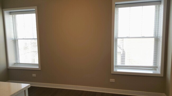 Building Photo - New Micro Studio in Lincoln Park