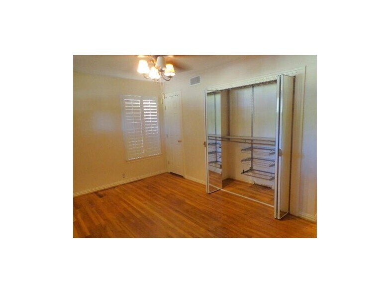 Building Photo - 10454 Lanshire Dr