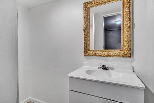 Building Photo - 7311 Maple Ct SW