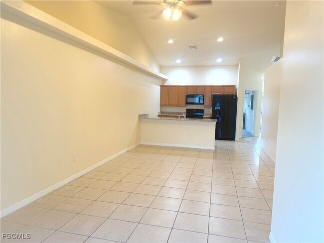 Building Photo - 411 Nicholas Pkwy W