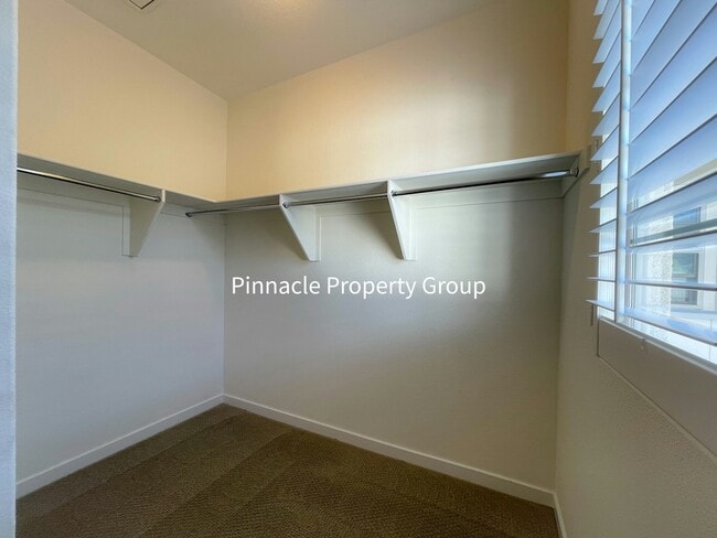 Building Photo - 1073 Foxglove Pl