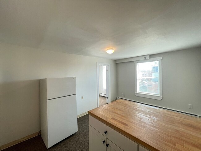 Building Photo - 251 Pine St