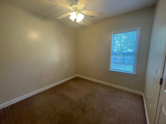 Building Photo - 375 Lullwater Dr