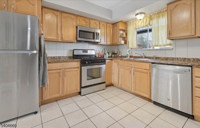 Building Photo - 360 Cotswold Pl