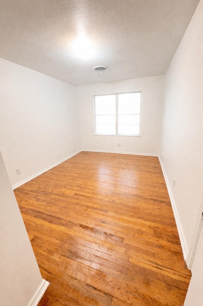 Building Photo - 2108 Horn Rd