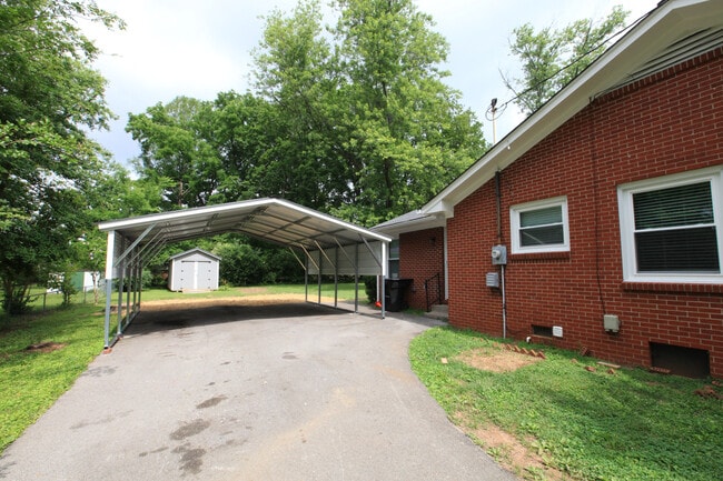 Building Photo - 308 S Baird Ln