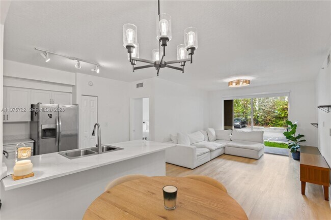 Building Photo - 6851 SW 44th St