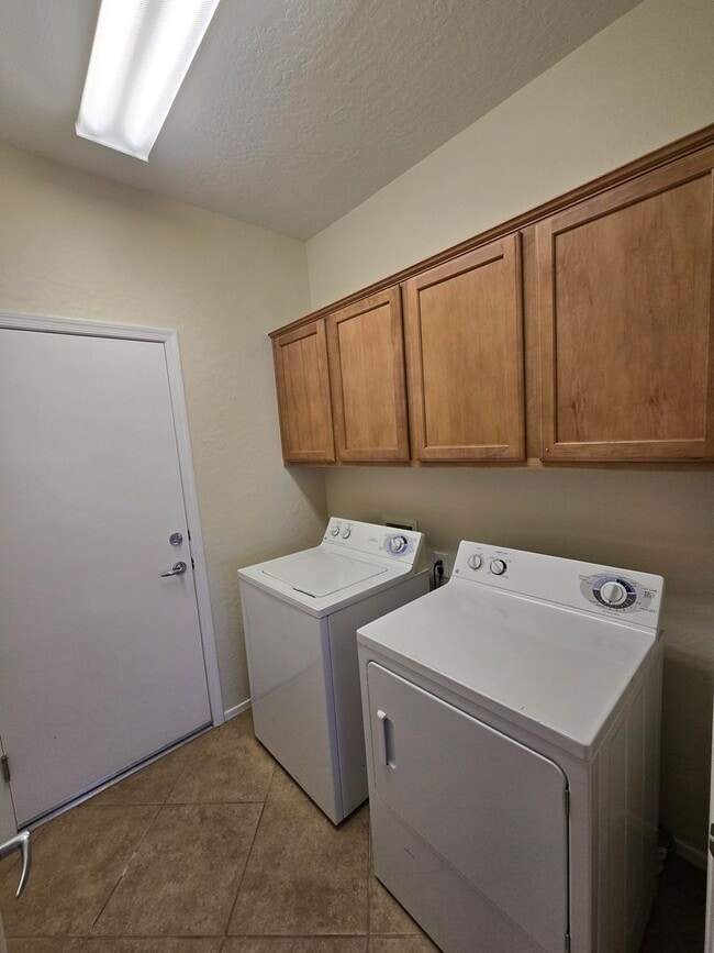 Building Photo - A Fabulous 3 Bedroom Home in Sun City Aliante 55+ Community