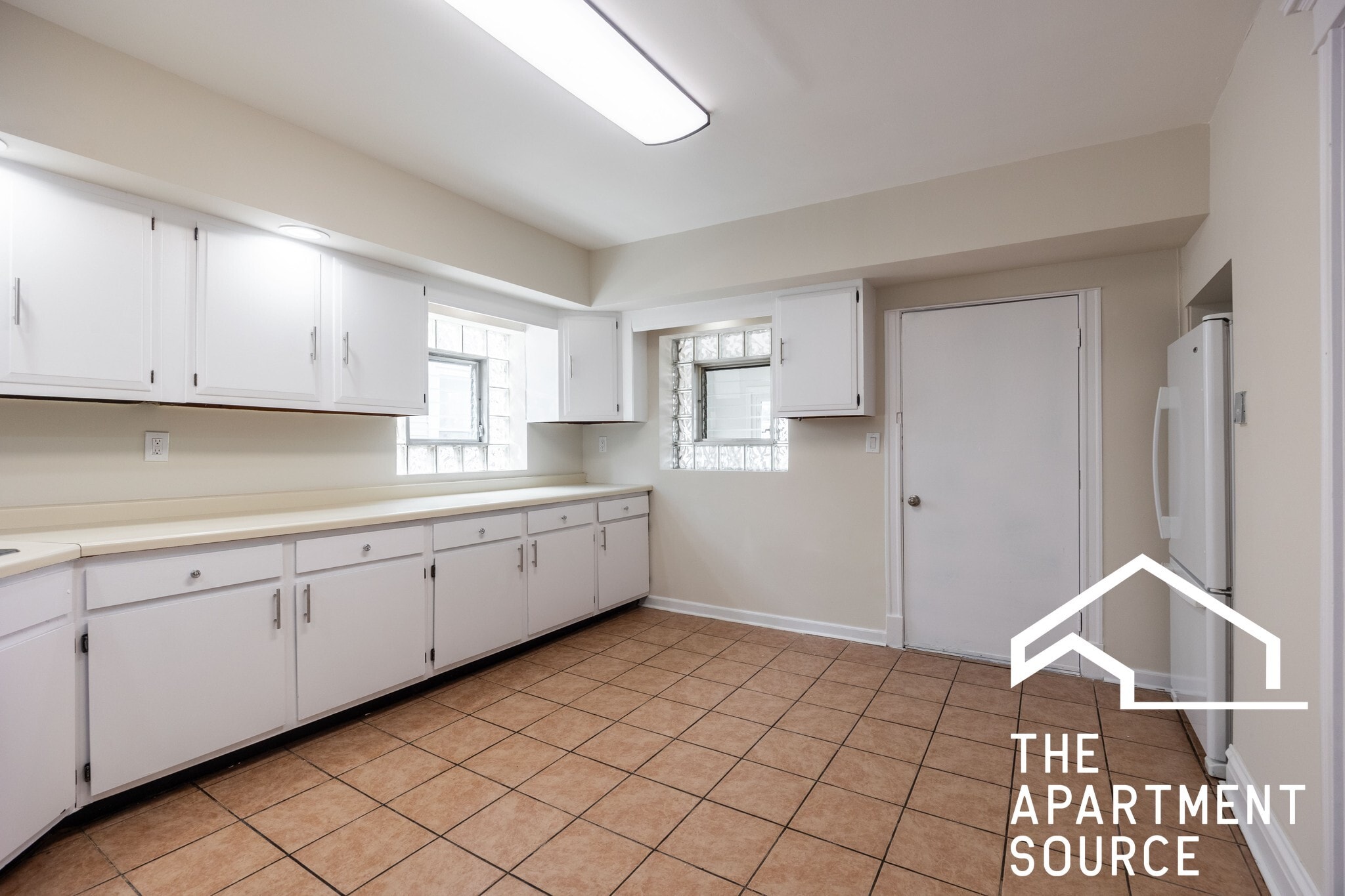 Building Photo - 2110 N Avers Ave